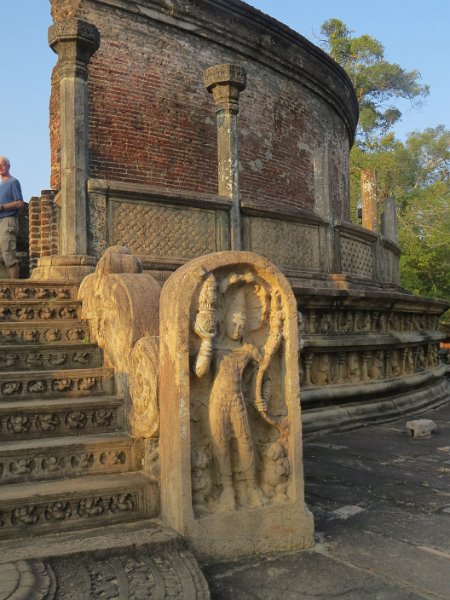 D (32) Gate Guardian, Vatadage - Polonnaruva.JPG